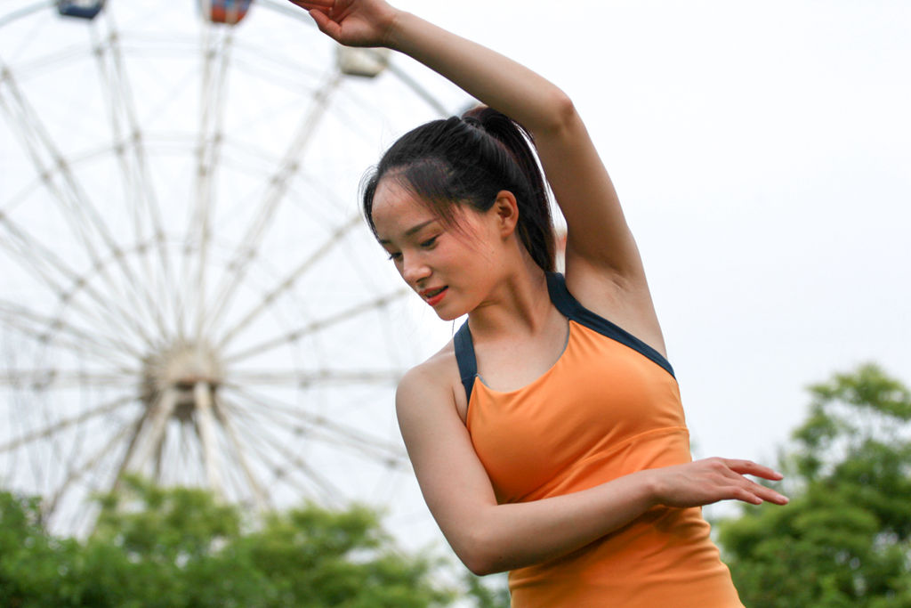 林州：戶(hù)外單人瑜伽練習(xí) 親近大自然 (24)
